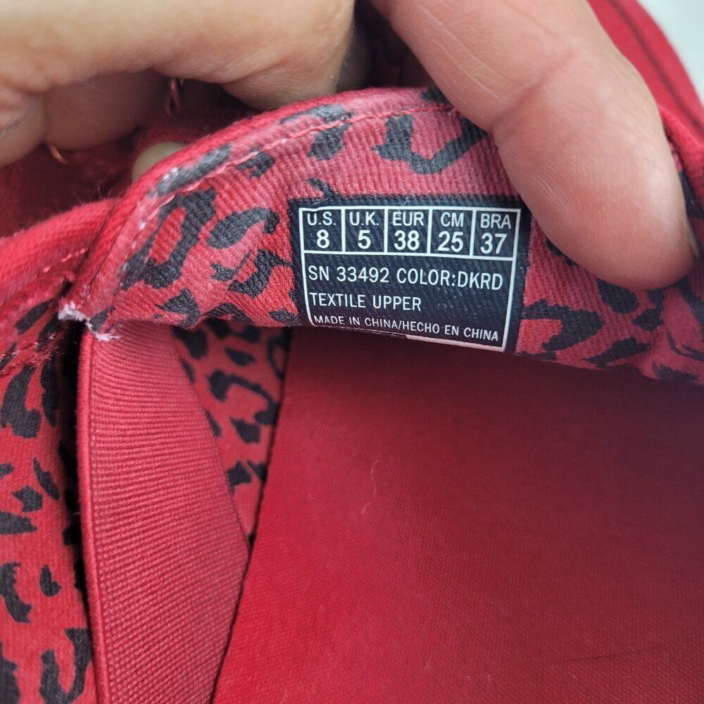 Bobs Skechers Memory Foam red canvas slip on lace sneakers gold trim preppy 8 - Picture 8 of 10